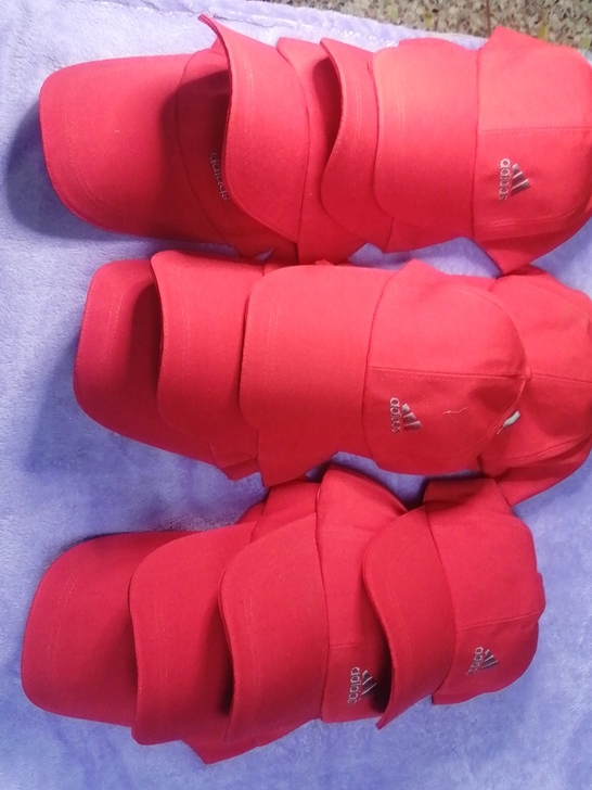 阿迪达斯帽子、一共12顶、全新、不要问真假...