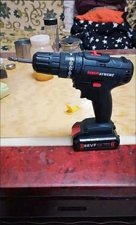 朋友的装修公司不做了,剩下几把电钻全新98...