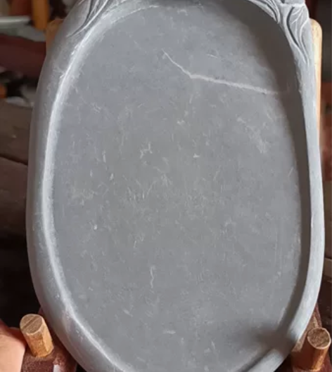 端砚,随形制作深雕刻立体感强,有天然产生的...