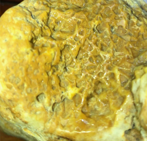 一方金印黄蜡石，方方正正，金印玉化，可做镇...