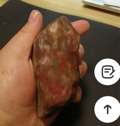 巴金鸡血石牛角冻,石根重,可以当镇纸,山子...