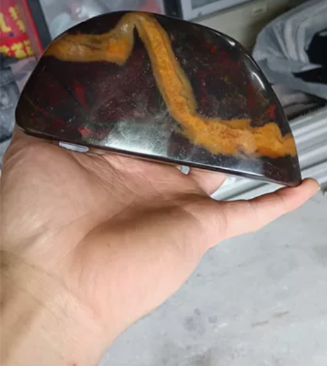 桂林鸡血玉，天然山水画面石，老坑料可用作镇...