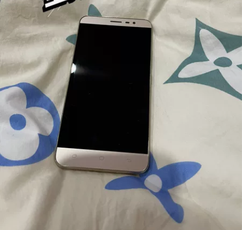 品牌型号 ：海信手机 感兴趣的话点“我想要...