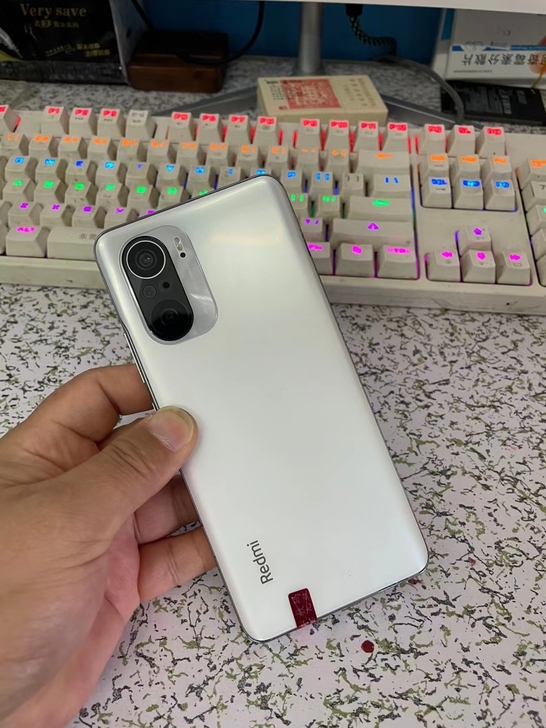 红米K40白色蓝色6+128GB,成色97...