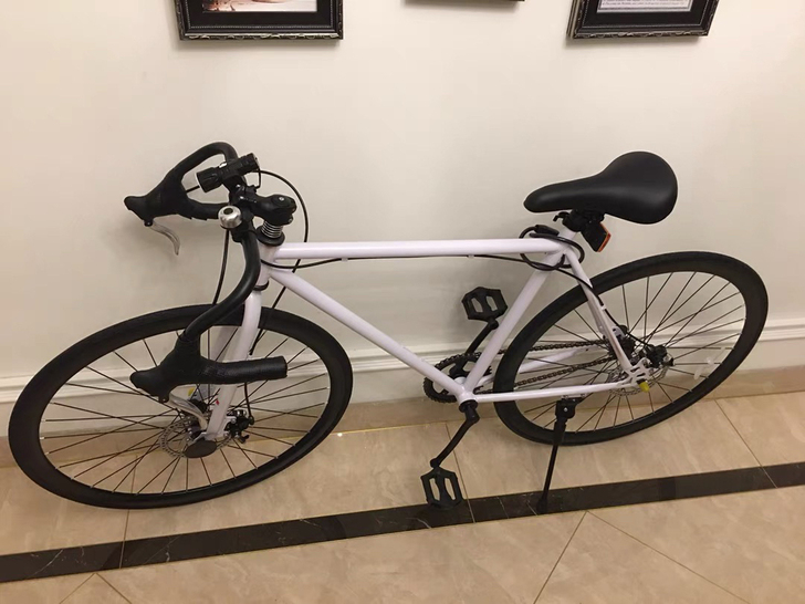 死飞自行车 26寸40刀白黑色。 买回来骑...