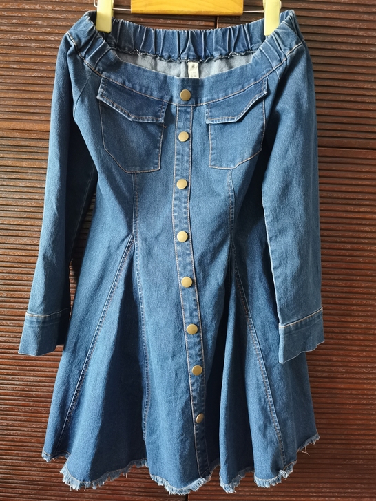 爆款牛仔连衣裙秋装新款女甜酷风露肩设计高级...