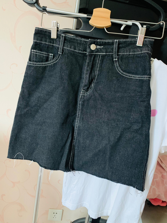 黑色短裙 版型好 这个颜色我也超级喜欢 也...