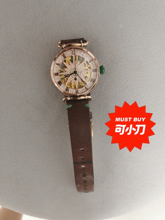 朋友送的，在淘宝买的，原价1500，戴过5...