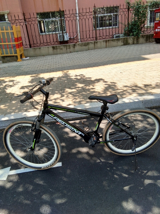 名牌变速山地自行车，此车车况良好，骑行特舒...