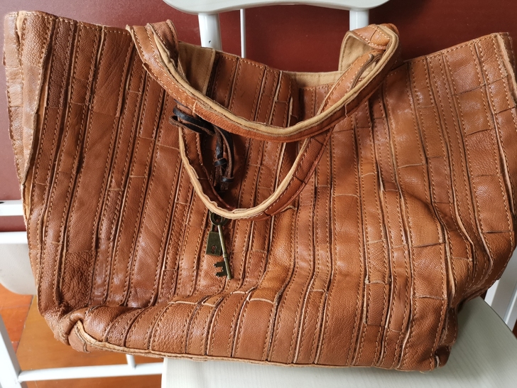 在日本奥特莱斯买的,原价800多,背过2次...