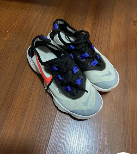 Nike儿童，尺码内长看内标图。颜色款式舒...