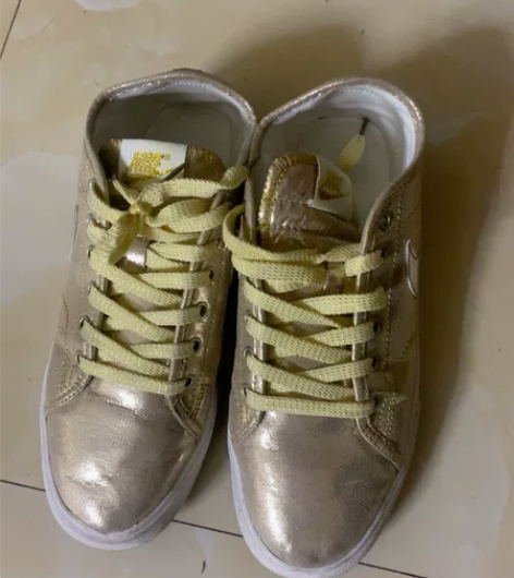 Nike，金色板鞋，质量很好，专柜买的，质...