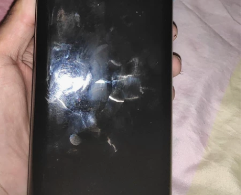 充电宝电池很耐用，充满可以充手机将近十几回...