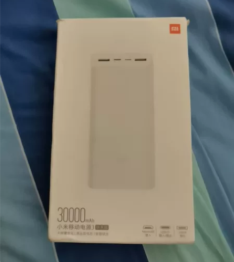 全新小米1万毫安充电宝,没开封,转让。 感...