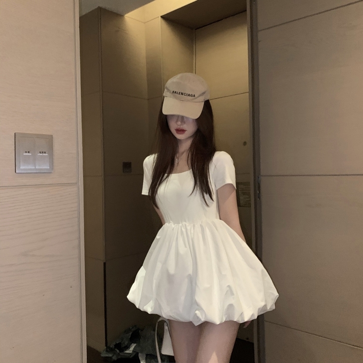 港风收腰法式气质初恋白色方领蓬蓬连衣裙女夏...