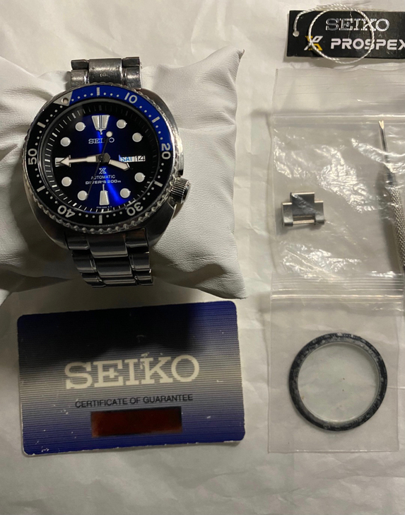 Seiko蓝黑渐变别人那里买的 钢表链不舒...