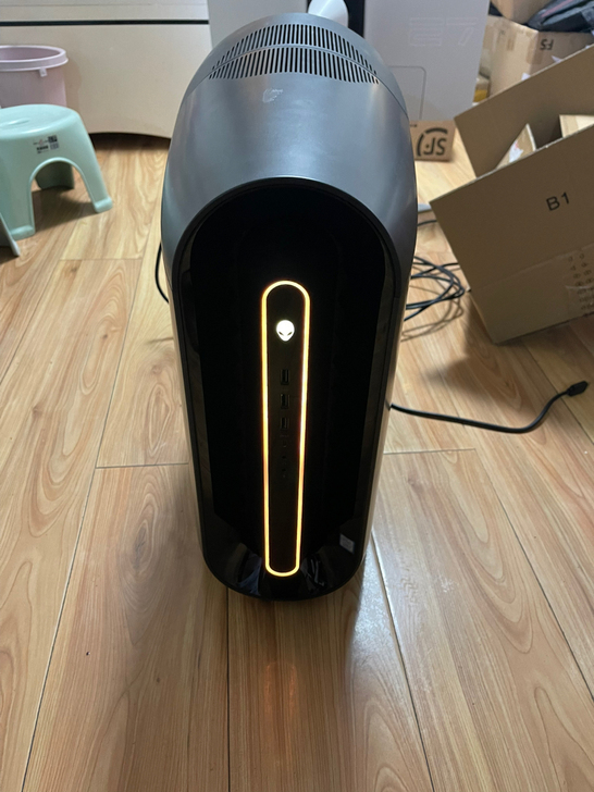 外星人 aurora R9，全国联保还两年...