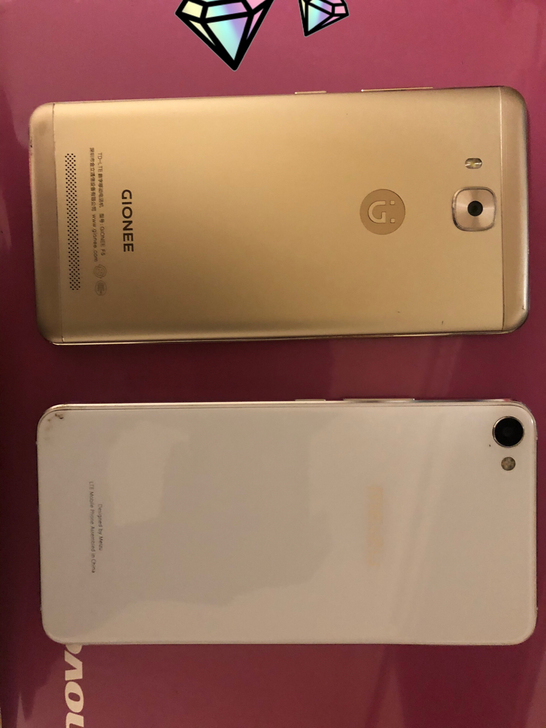 实惠机器！白色的是魅族，两个一共150带走！