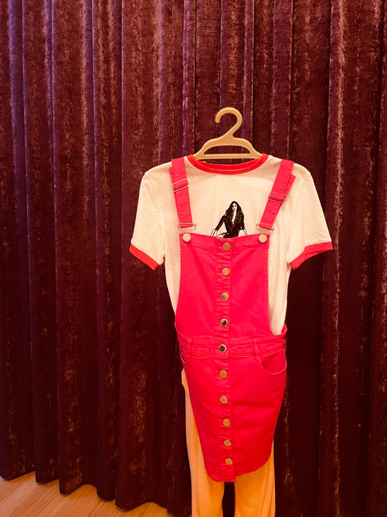 上海小店购入红色背心裙 很元气 均码