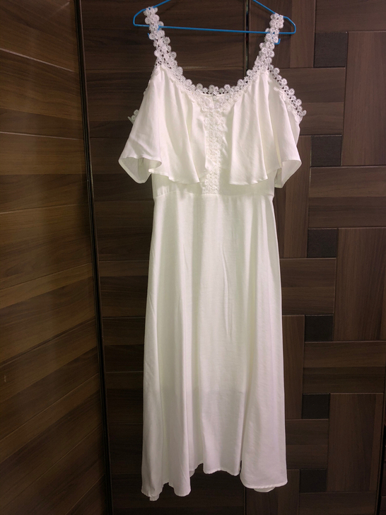 荷叶边连衣裙,可以背心裙,可以手臂放到荷叶...