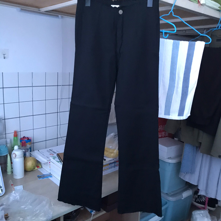 黑色微喇牛仔裤！弹性很大 神显瘦 买来没打...