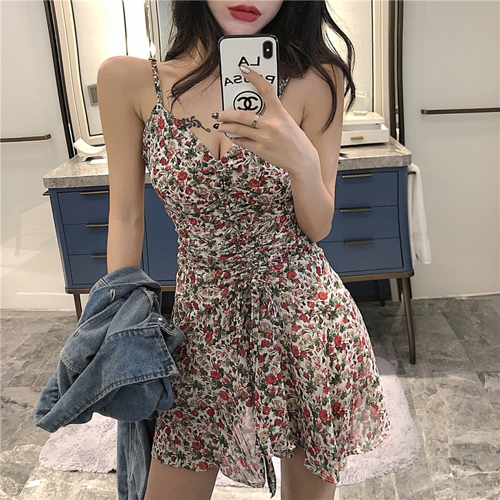 复古小碎花显瘦吊带裙女夏季度假风抽绳褶皱气...