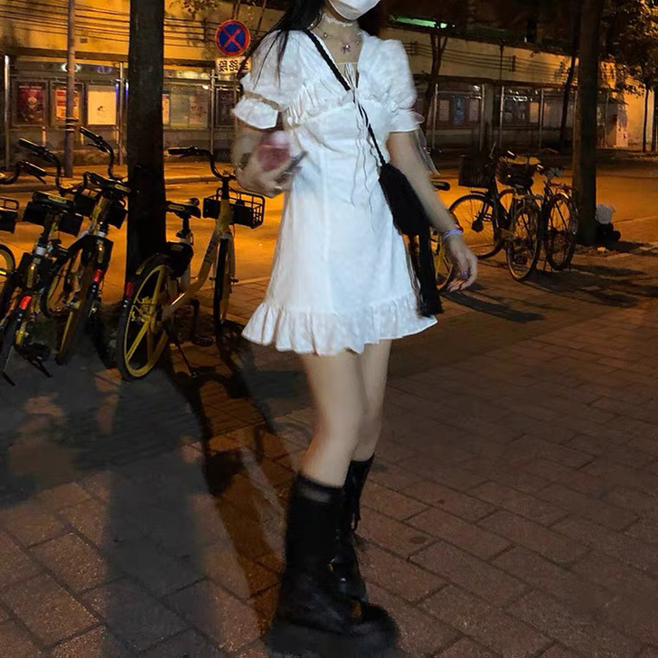 蓓葵 泡泡秀白色镂空连衣裙