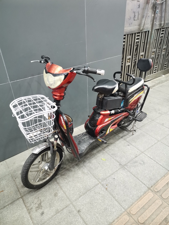 二手电动车，可跑三十公里左右，有保修