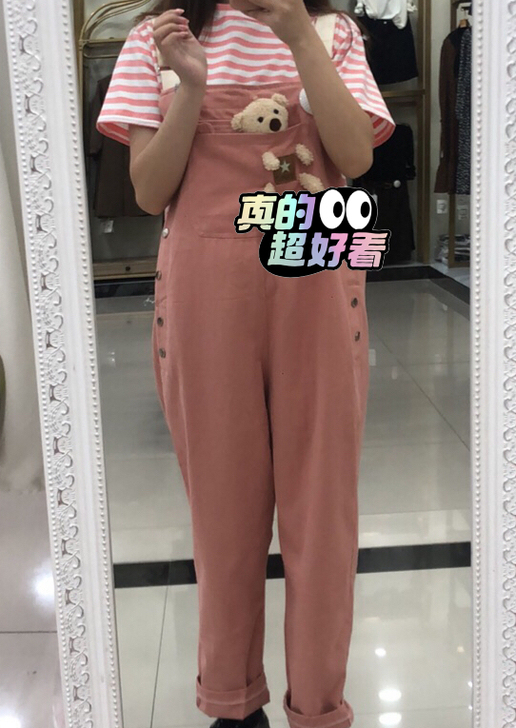 全新的一套背带牛仔裤  感觉我穿上有点幼稚...