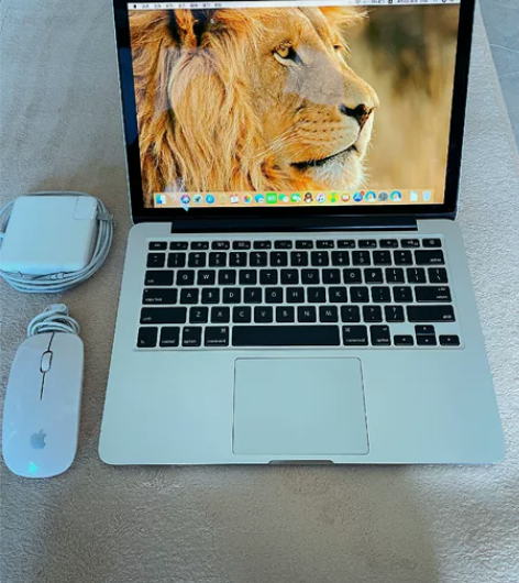 2020年在实体店购买，MacBook P...