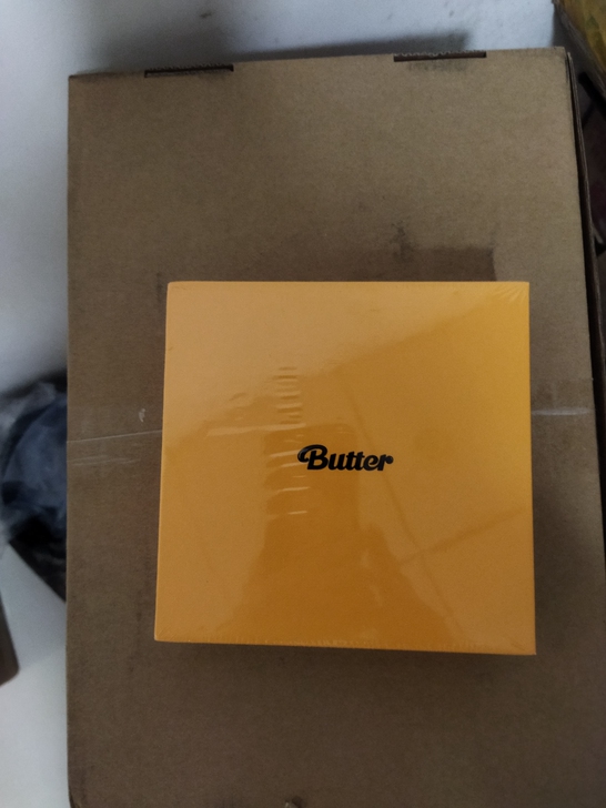 【现货出】butter黄油未拆，黄色cre...