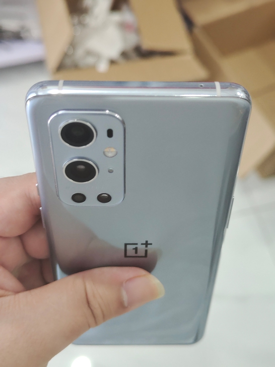 一加9pro.12+256银色。原厂贴膜未...