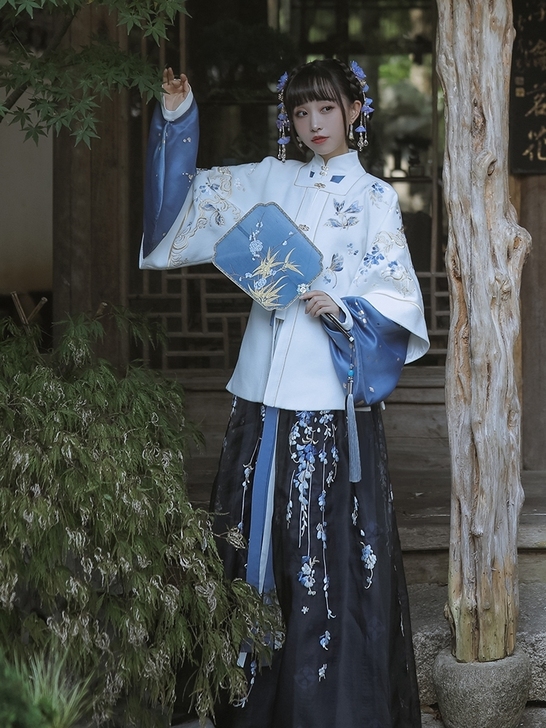 【十三余 小豆蔻儿】[归梦星影] 短袄方领...