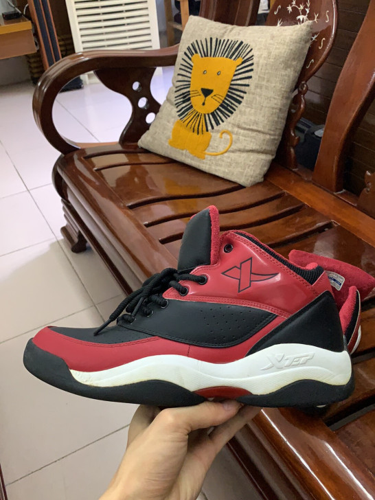 特步篮球鞋，闲置很久了，穿过一次两次，看图...