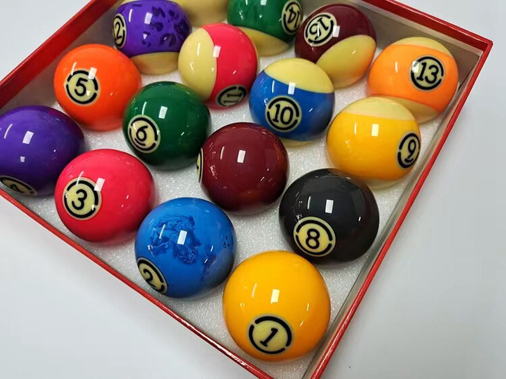 处理水晶台球，略有瑕疵，介意者慎拍，国标尺...