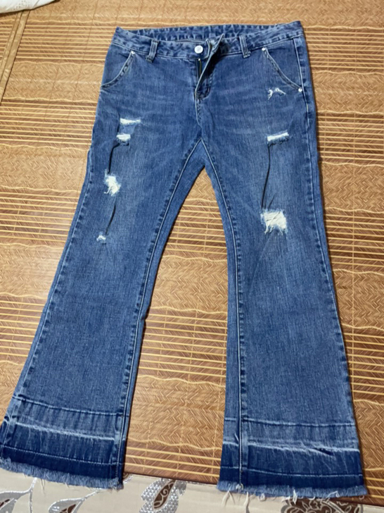 九分破洞牛仔裤，微喇裤型，尺码28码