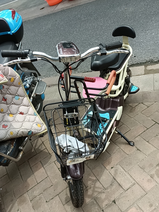 二手电瓶车，雅迪电动车