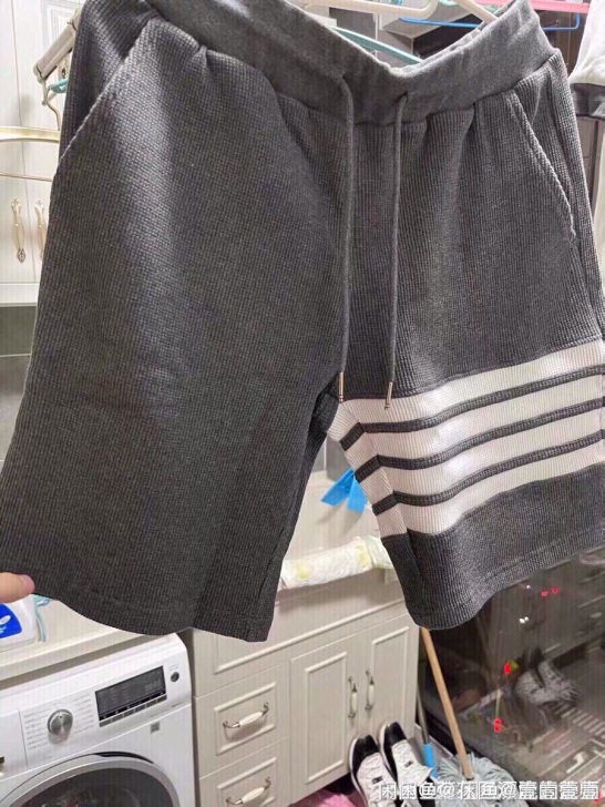 TB华夫格四道杠男女情侣款休闲宽松直筒短裤...