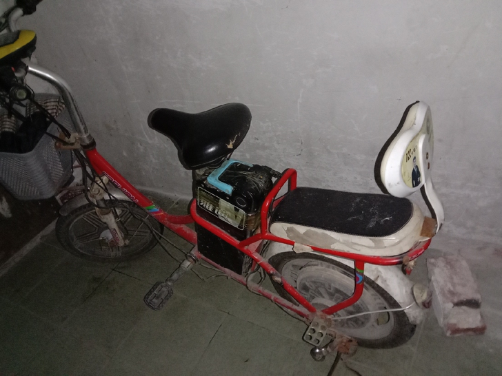 因回家发展，转手两轮电动车，没有链条，电池...