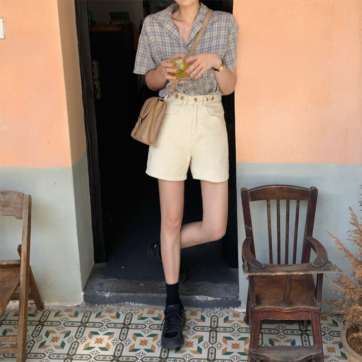 奶白色高腰牛仔短裤！梨形必备！显瘦显腿长