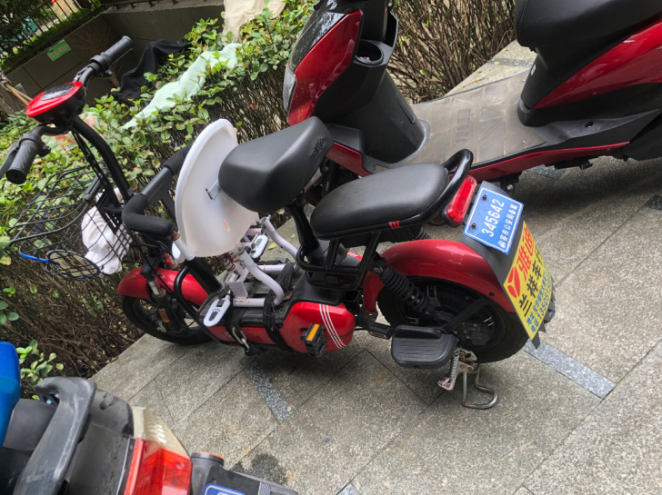 9.5成新的雅迪电动车，国标，900，可小...