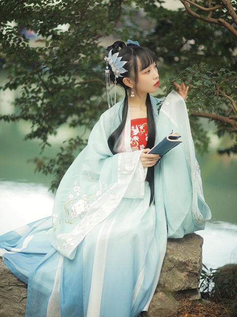 正【十三余 小豆蔻儿】[陌上花] 刺绣对襟...