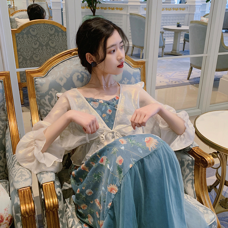 梅子熟了 蕾丝雪纺衫很好看的!但是我木有裙...