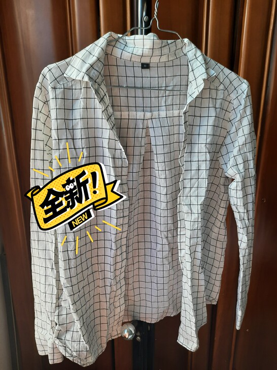 白色格子衬衣，很凉快的面料，尺码M，穿过一...