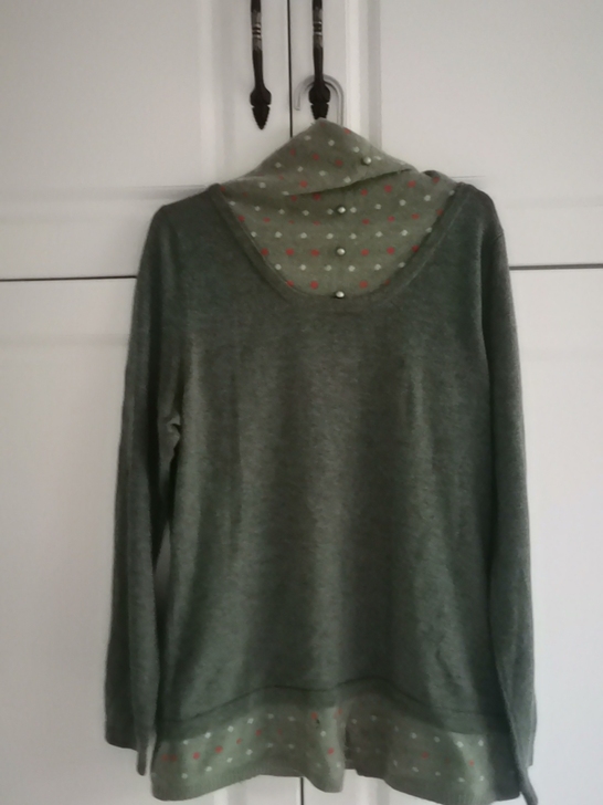 山垟王105羊绒衫，款式不老气，可以外穿，...