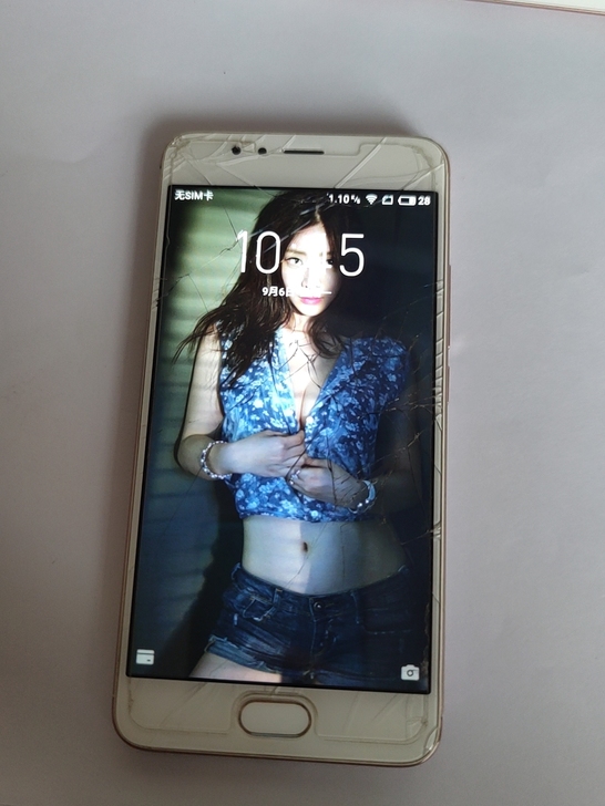 魅族魅蓝5s 3+16 外屏碎