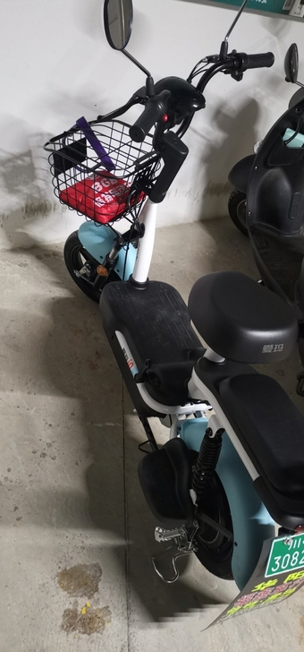 爱玛电动车999新，绿牌，实体店购买
