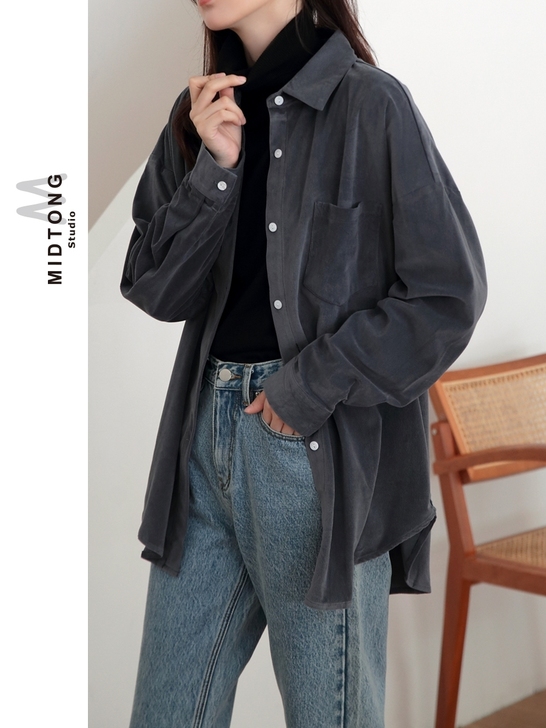 全新灰色衬衫，面料舒适，均码低价出，带吊牌...