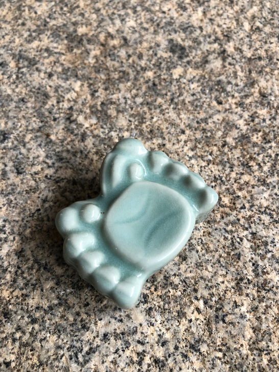 晚清豆青釉仿生小螃蟹，应该是文房笔搁。品相...