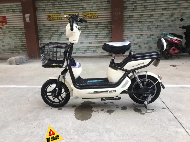 转让出售精品简易款48付20安大电池爱玛二...